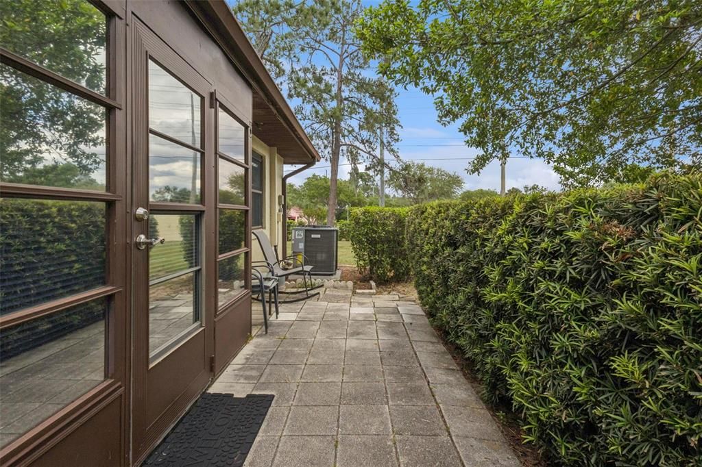 For Sale: $199,800 (2 beds, 2 baths, 918 Square Feet)