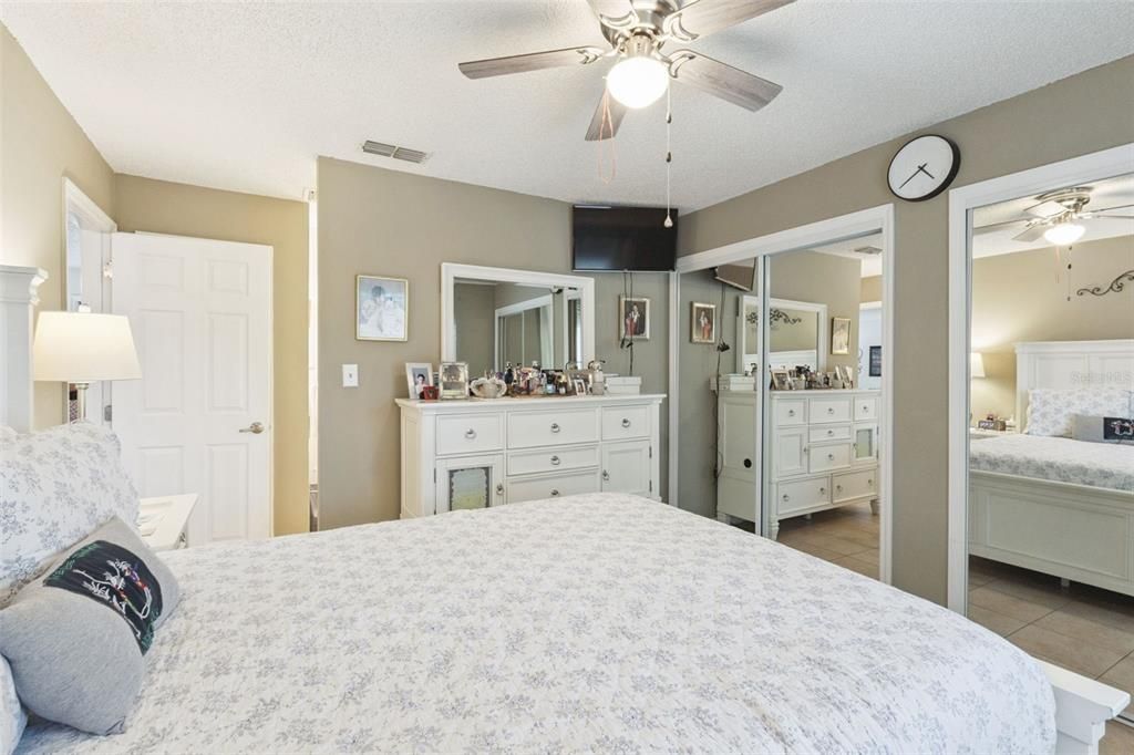For Sale: $199,800 (2 beds, 2 baths, 918 Square Feet)