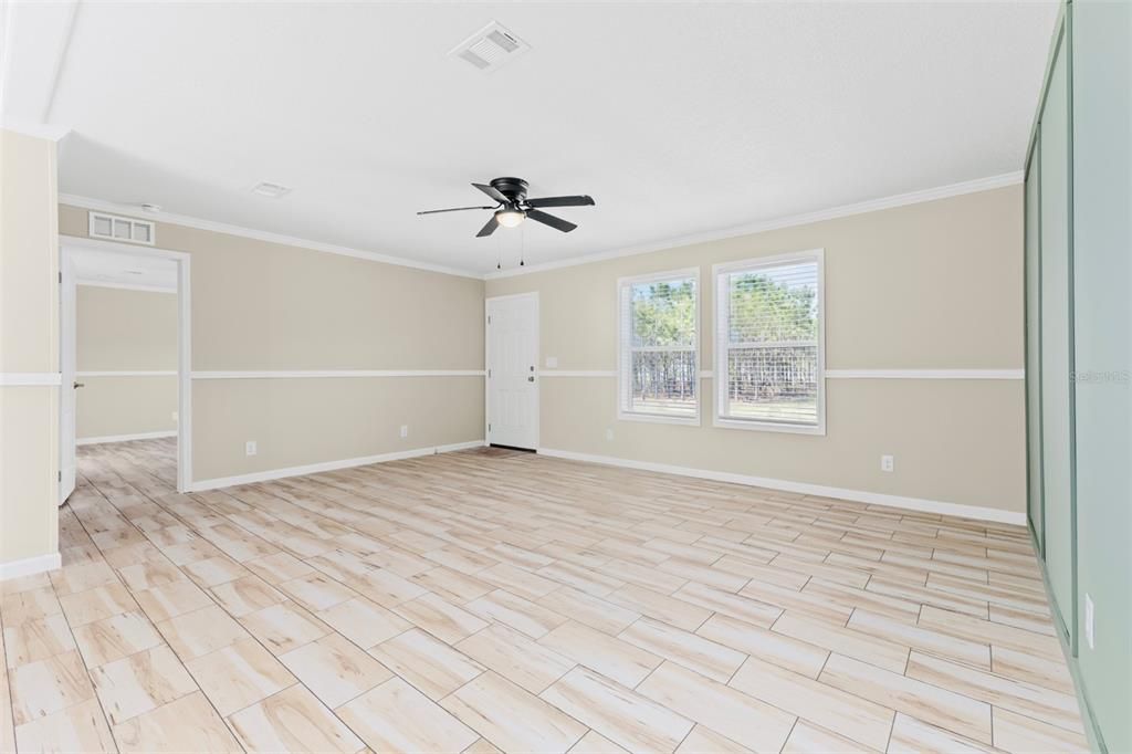 For Sale: $302,900 (4 beds, 3 baths, 2305 Square Feet)