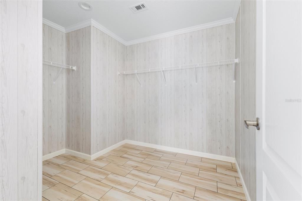 For Sale: $302,900 (4 beds, 3 baths, 2305 Square Feet)