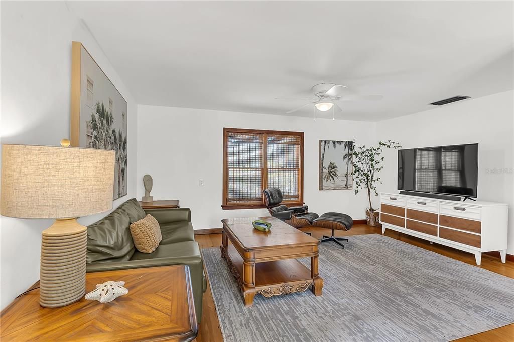 En Venta: $340,000 (2 camas, 2 baños, 1252 Pies cuadrados)