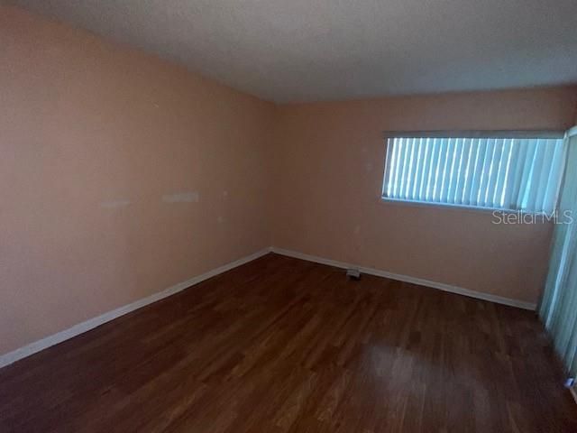 For Rent: $1,100 (2 beds, 1 baths, 890 Square Feet)