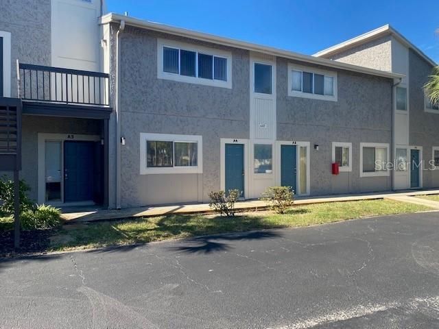 For Rent: $1,100 (2 beds, 1 baths, 890 Square Feet)