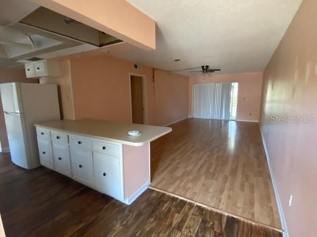For Rent: $1,100 (2 beds, 1 baths, 890 Square Feet)