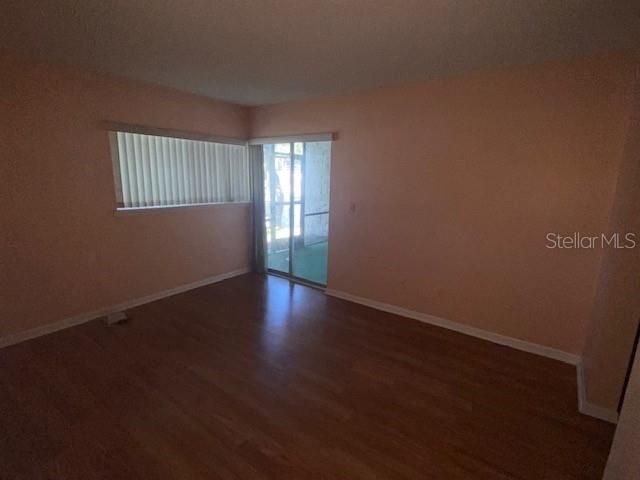 For Rent: $1,100 (2 beds, 1 baths, 890 Square Feet)