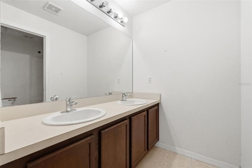 Active With Contract: $350,000 (4 beds, 2 baths, 2871 Square Feet)