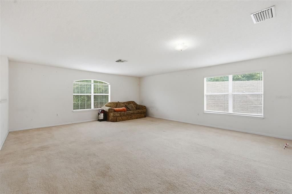 Active With Contract: $350,000 (4 beds, 2 baths, 2871 Square Feet)