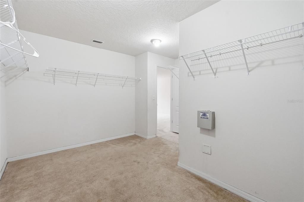 Active With Contract: $350,000 (4 beds, 2 baths, 2871 Square Feet)