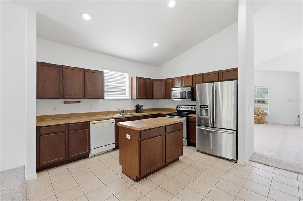Active With Contract: $350,000 (4 beds, 2 baths, 2871 Square Feet)