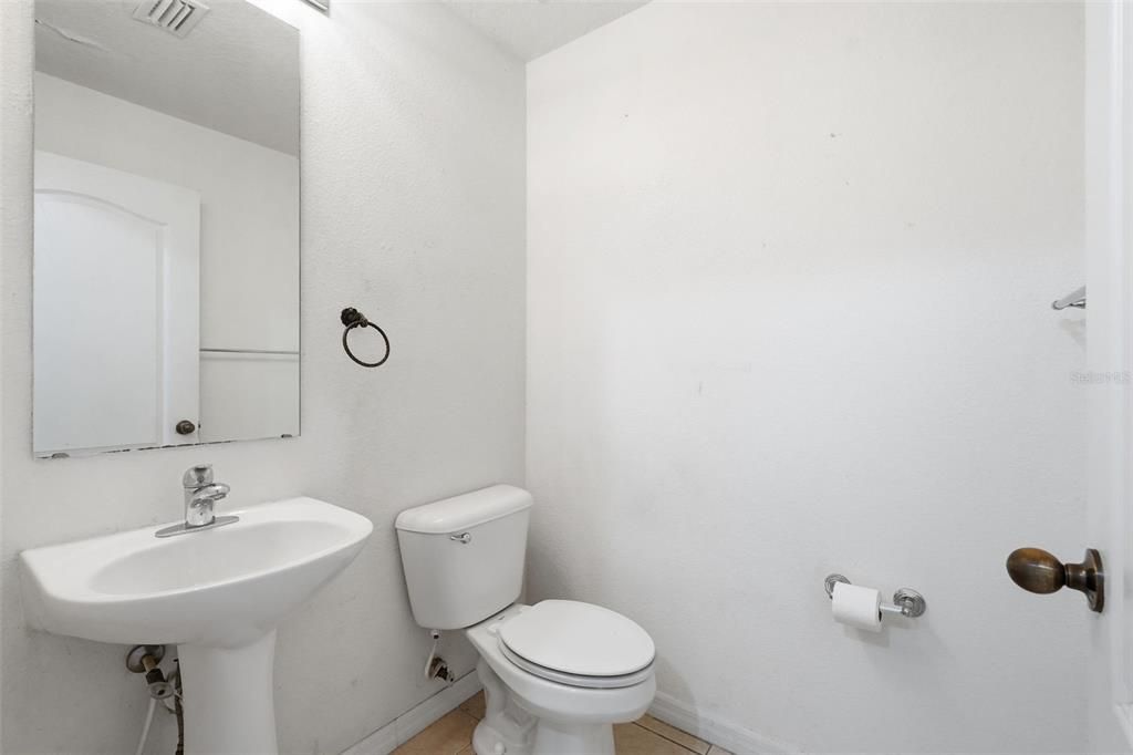 Active With Contract: $350,000 (4 beds, 2 baths, 2871 Square Feet)