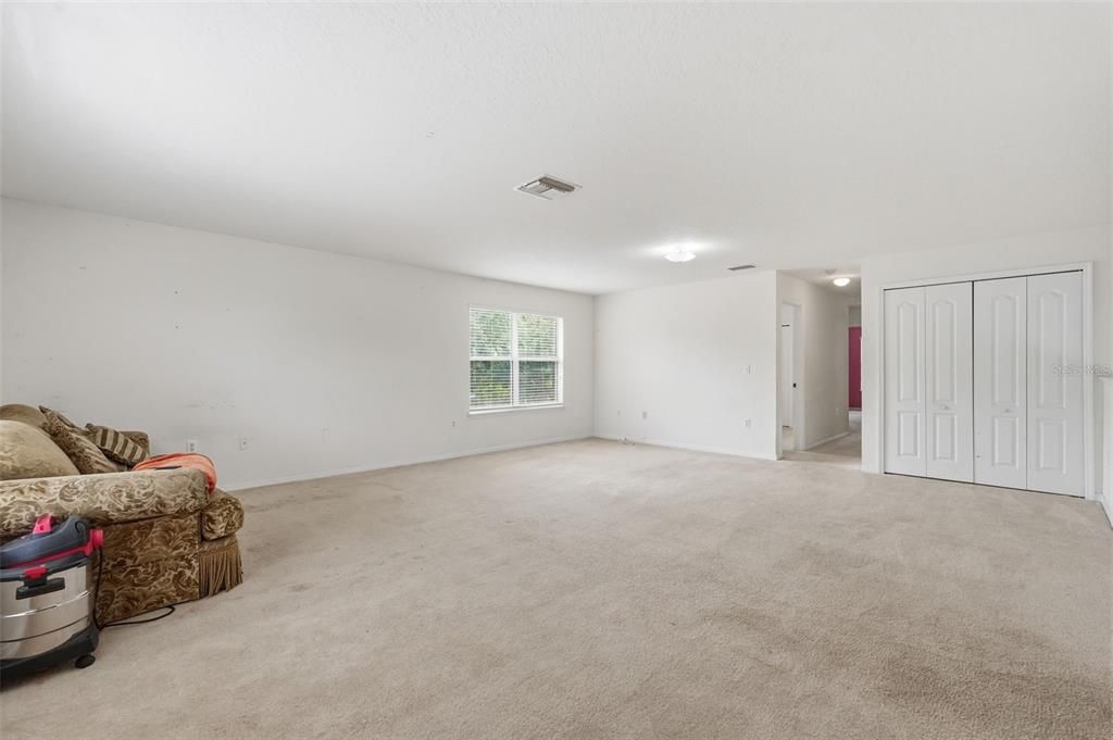 Active With Contract: $350,000 (4 beds, 2 baths, 2871 Square Feet)