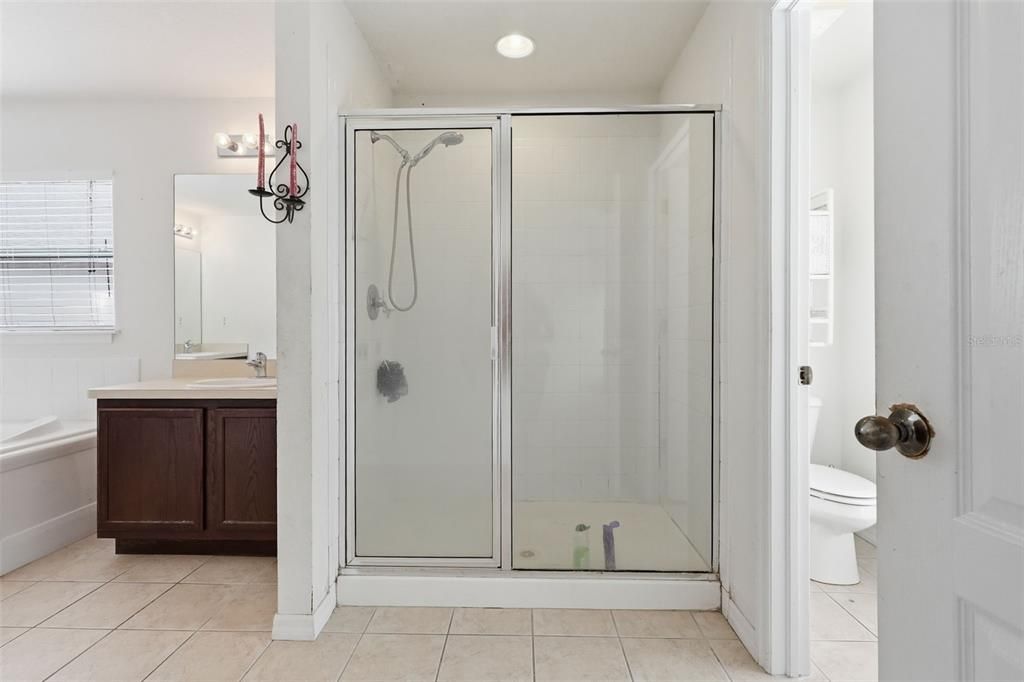 Active With Contract: $350,000 (4 beds, 2 baths, 2871 Square Feet)