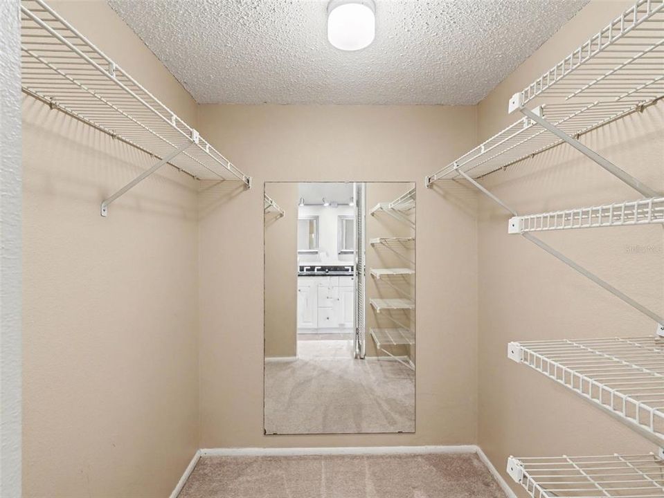 Под контрактом: $189,999 (2 спален, 2 ванн, 1065 Квадратных фут)