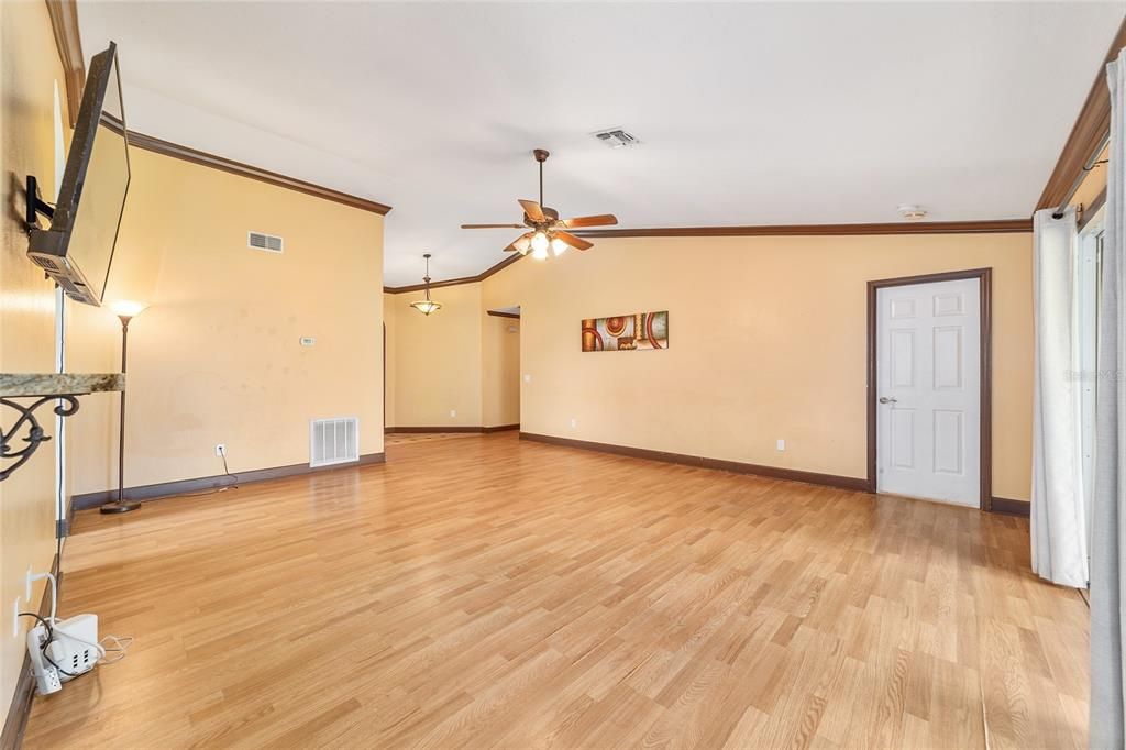 На продажу: $259,900 (3 спален, 2 ванн, 1697 Квадратных фут)