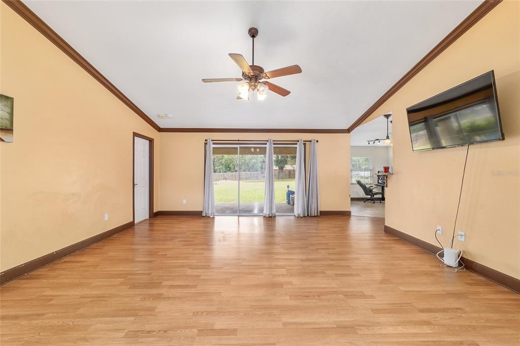 На продажу: $259,900 (3 спален, 2 ванн, 1697 Квадратных фут)