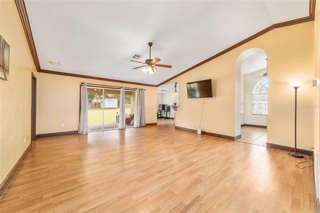 На продажу: $259,900 (3 спален, 2 ванн, 1697 Квадратных фут)