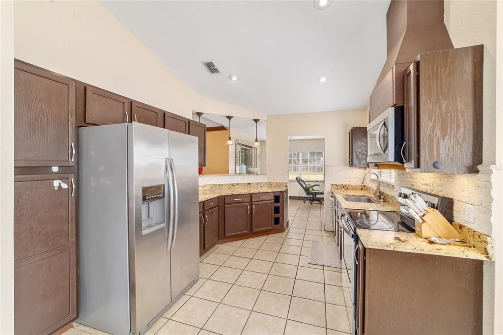На продажу: $259,900 (3 спален, 2 ванн, 1697 Квадратных фут)