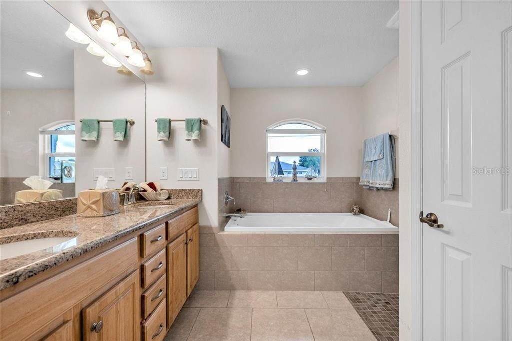 For Sale: $539,900 (3 beds, 2 baths, 1774 Square Feet)