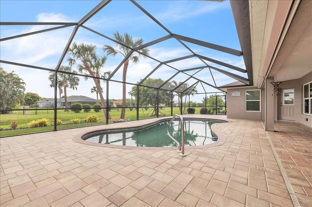 For Sale: $539,900 (3 beds, 2 baths, 1774 Square Feet)