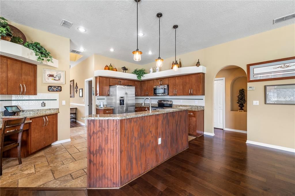 Active With Contract: $500,000 (4 beds, 3 baths, 2516 Square Feet)