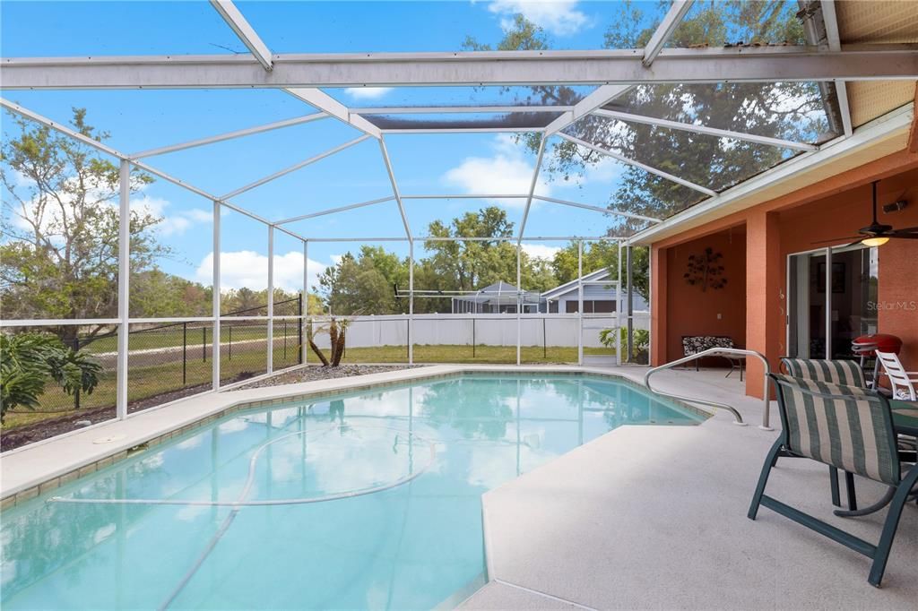 Active With Contract: $500,000 (4 beds, 3 baths, 2516 Square Feet)