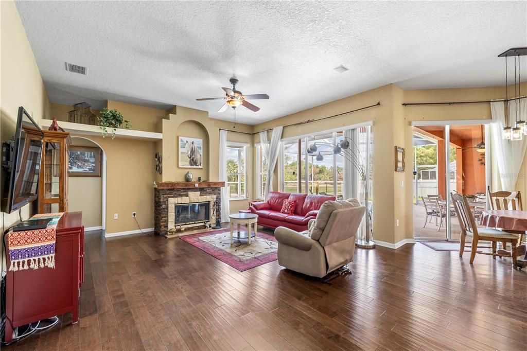 Active With Contract: $500,000 (4 beds, 3 baths, 2516 Square Feet)