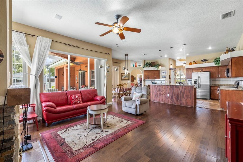 Active With Contract: $500,000 (4 beds, 3 baths, 2516 Square Feet)