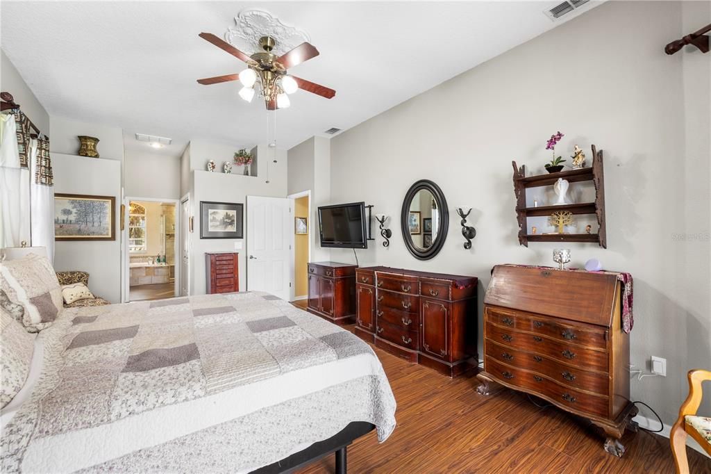 Active With Contract: $500,000 (4 beds, 3 baths, 2516 Square Feet)