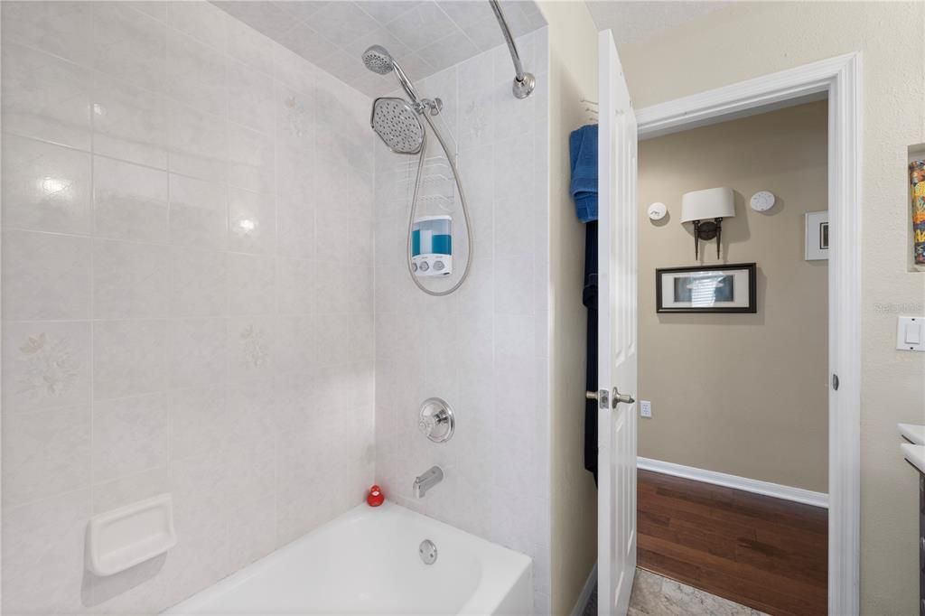 Active With Contract: $500,000 (4 beds, 3 baths, 2516 Square Feet)