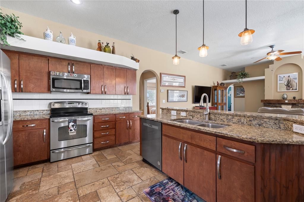 Active With Contract: $500,000 (4 beds, 3 baths, 2516 Square Feet)