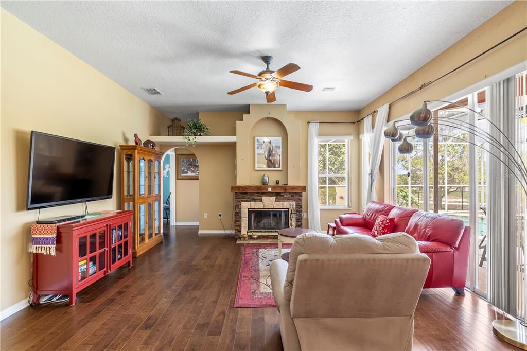 Active With Contract: $500,000 (4 beds, 3 baths, 2516 Square Feet)