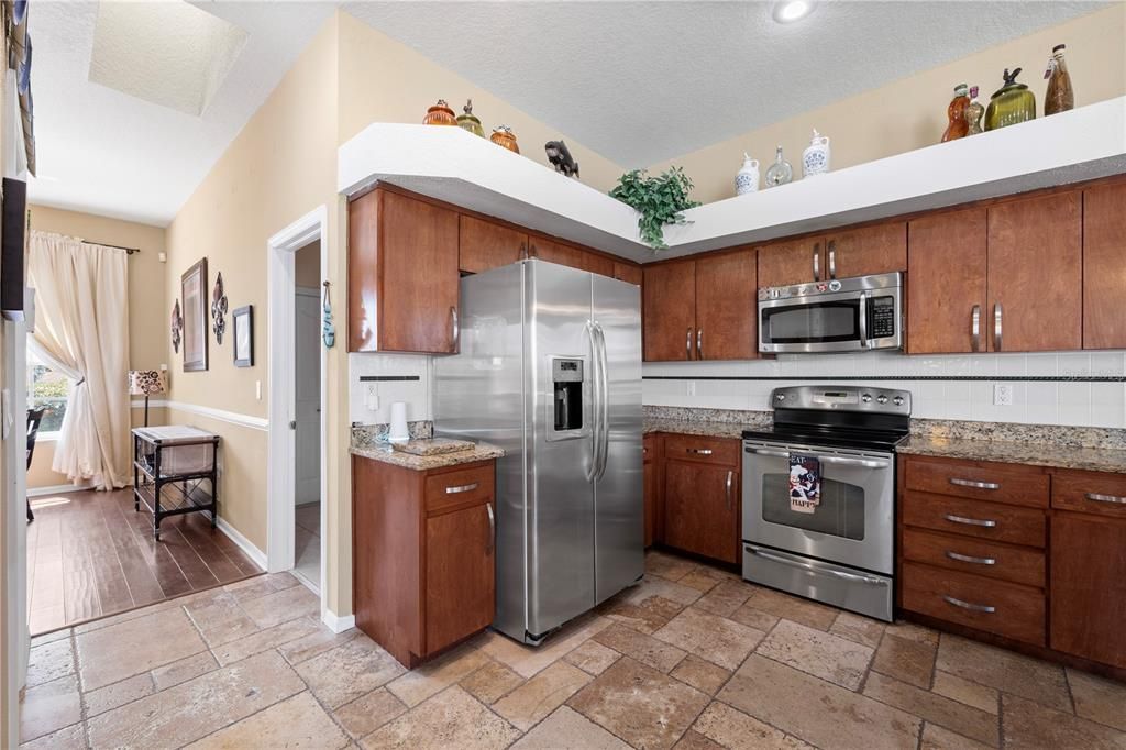 Active With Contract: $500,000 (4 beds, 3 baths, 2516 Square Feet)