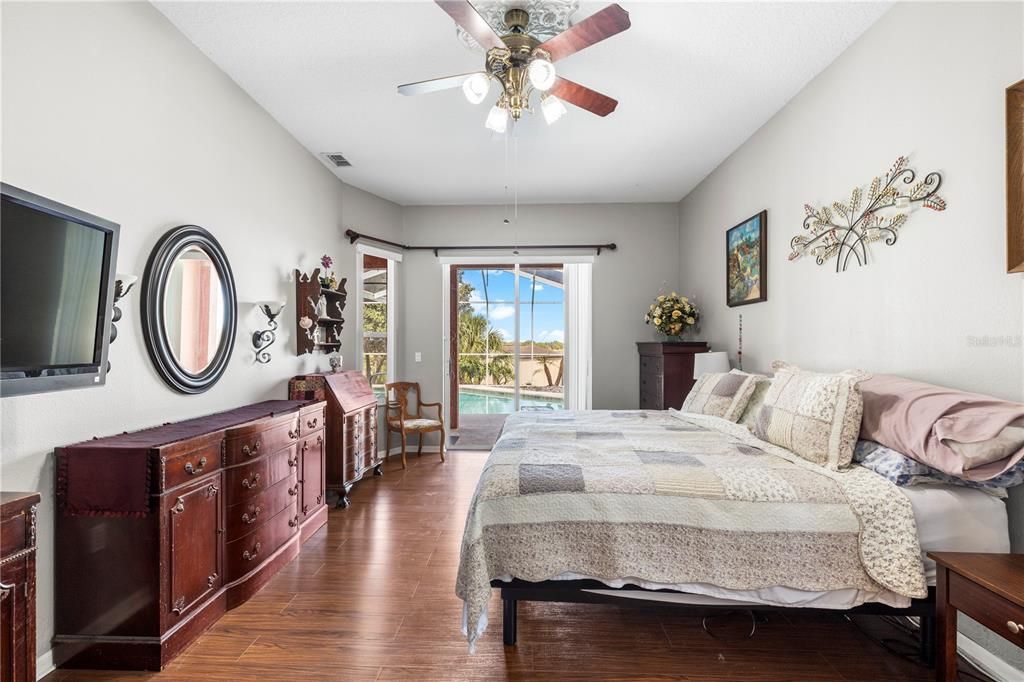 Active With Contract: $500,000 (4 beds, 3 baths, 2516 Square Feet)