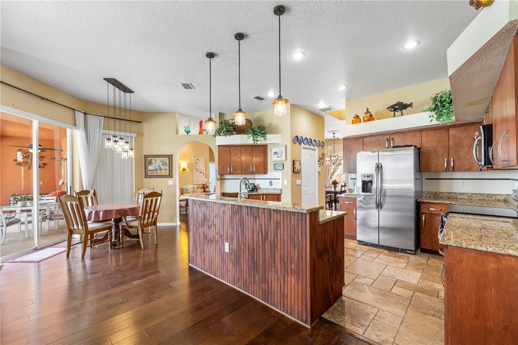 Active With Contract: $500,000 (4 beds, 3 baths, 2516 Square Feet)