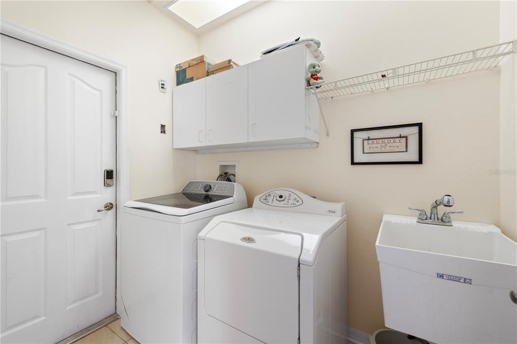Active With Contract: $500,000 (4 beds, 3 baths, 2516 Square Feet)