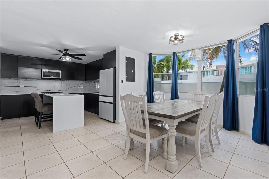 En Venta: $650,000 (4 camas, 2 baños, 2250 Pies cuadrados)