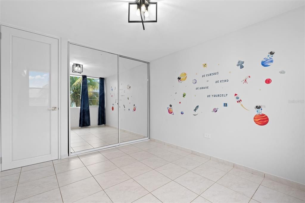 En Venta: $650,000 (4 camas, 2 baños, 2250 Pies cuadrados)