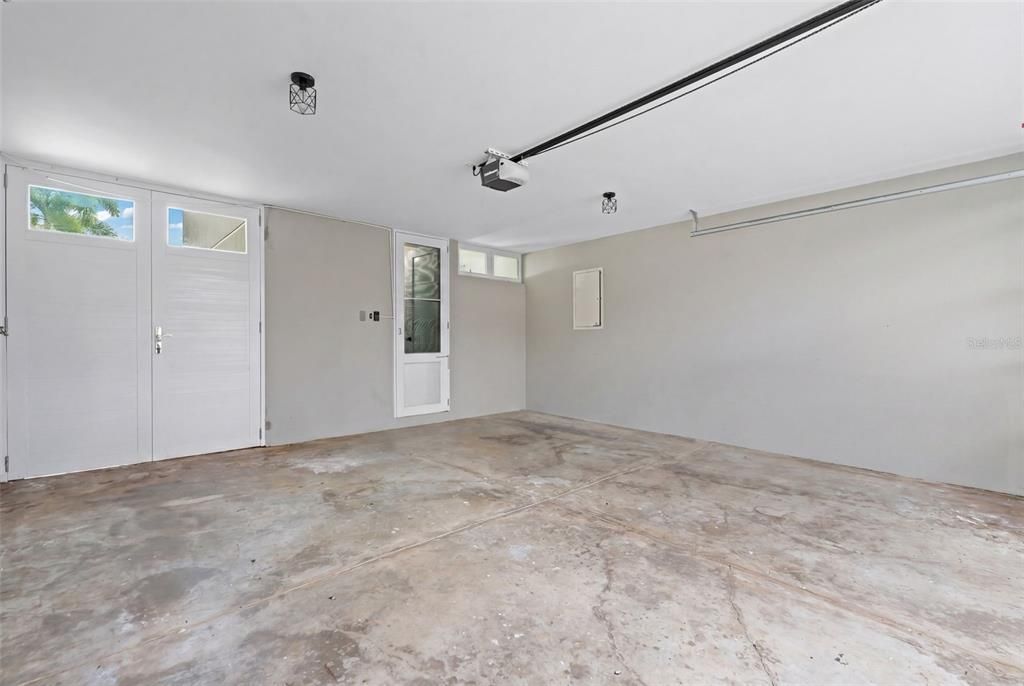 En Venta: $650,000 (4 camas, 2 baños, 2250 Pies cuadrados)
