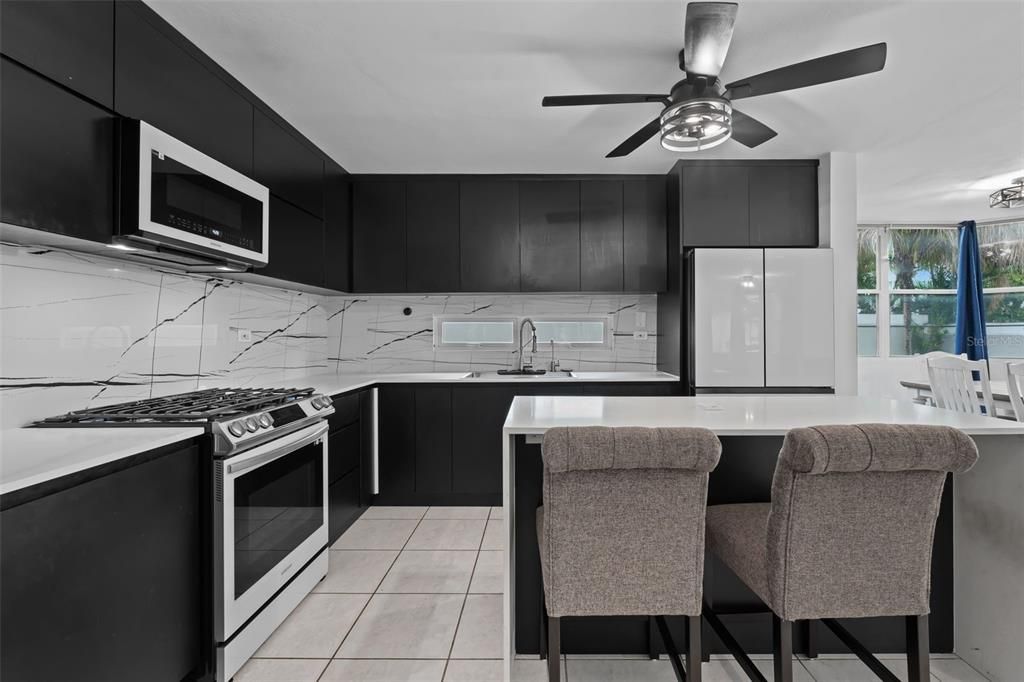En Venta: $650,000 (4 camas, 2 baños, 2250 Pies cuadrados)