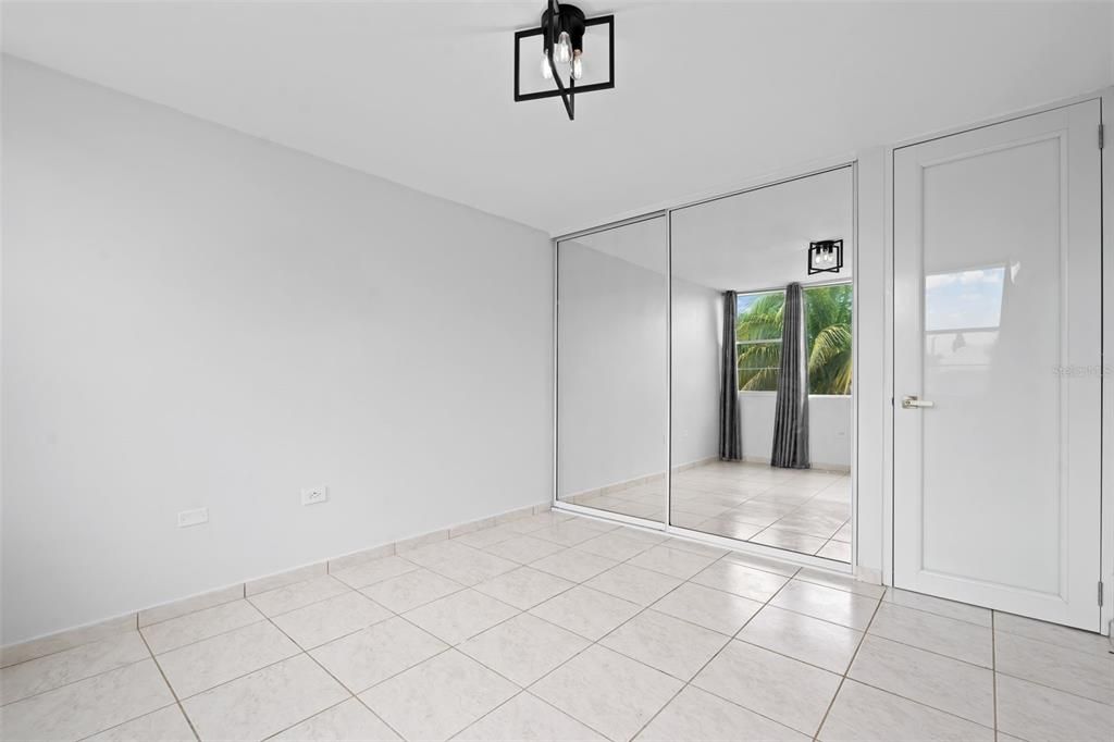 En Venta: $650,000 (4 camas, 2 baños, 2250 Pies cuadrados)