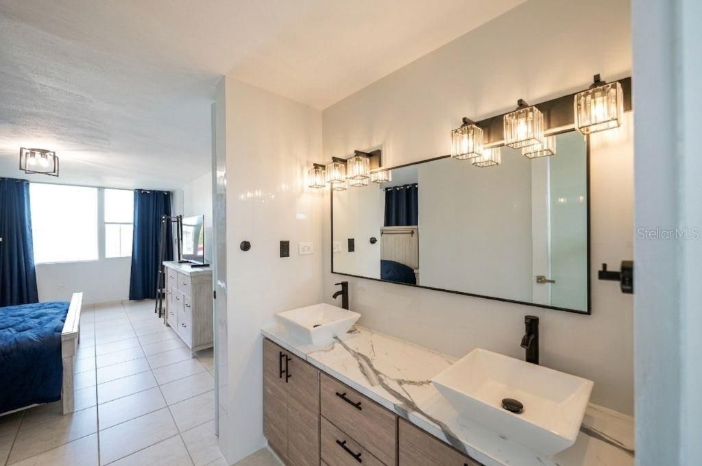 En Venta: $650,000 (4 camas, 2 baños, 2250 Pies cuadrados)
