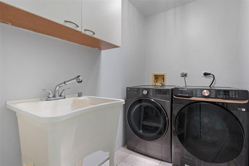 En Venta: $650,000 (4 camas, 2 baños, 2250 Pies cuadrados)