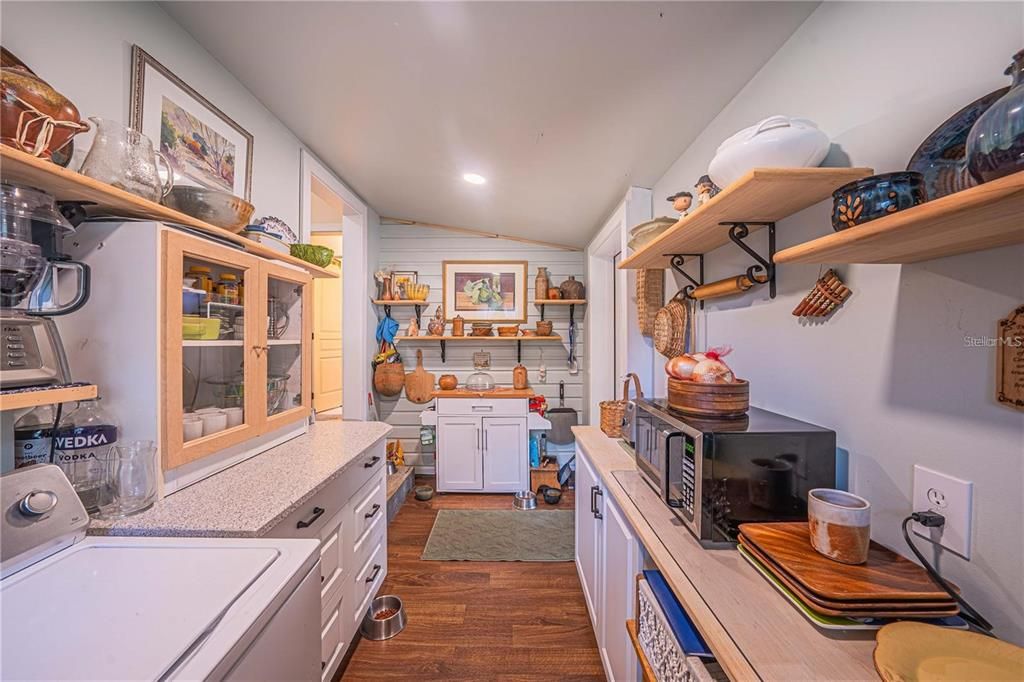 На продажу: $199,900 (2 спален, 1 ванн, 948 Квадратных фут)
