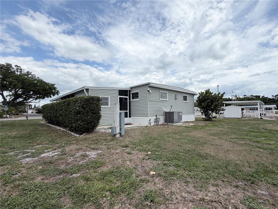 For Sale: $115,000 (2 beds, 2 baths, 1186 Square Feet)