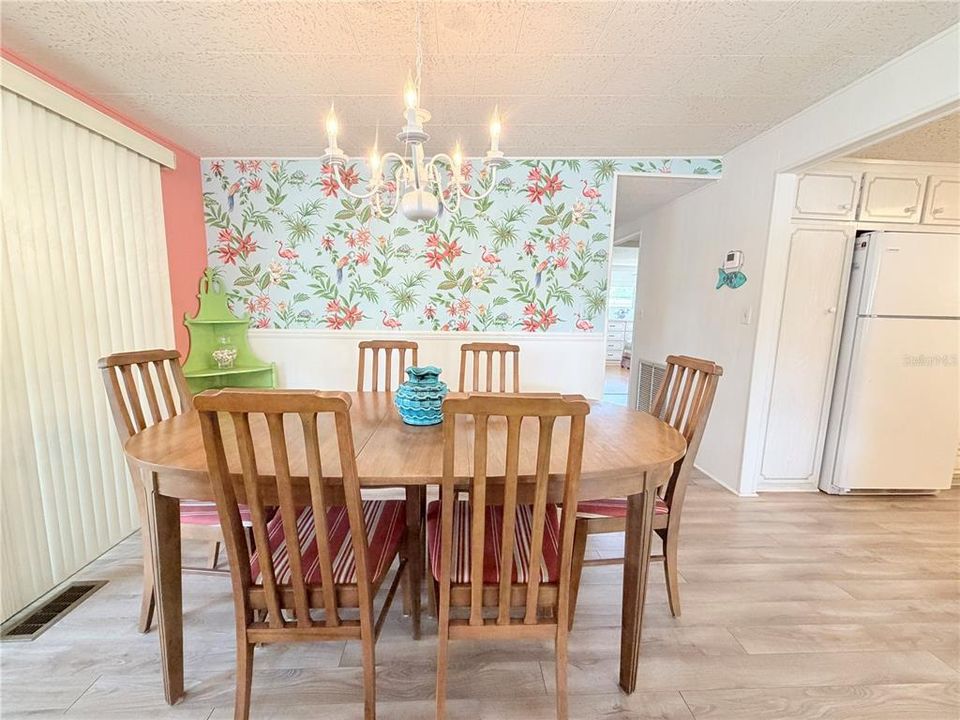 For Sale: $115,000 (2 beds, 2 baths, 1186 Square Feet)