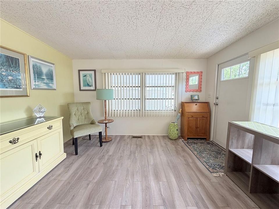 For Sale: $115,000 (2 beds, 2 baths, 1186 Square Feet)