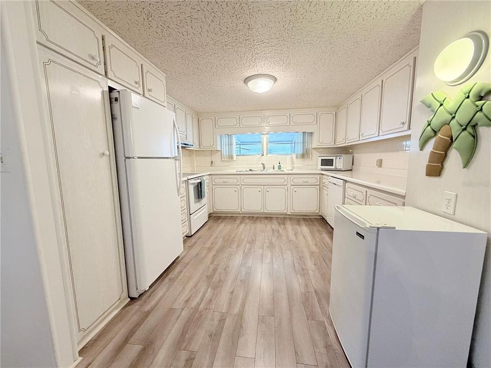 For Sale: $115,000 (2 beds, 2 baths, 1186 Square Feet)