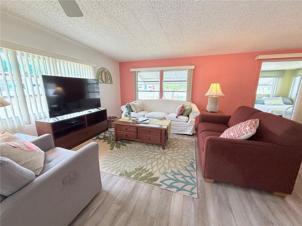 For Sale: $115,000 (2 beds, 2 baths, 1186 Square Feet)