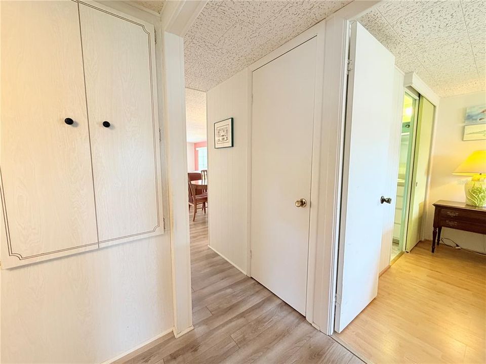 For Sale: $115,000 (2 beds, 2 baths, 1186 Square Feet)
