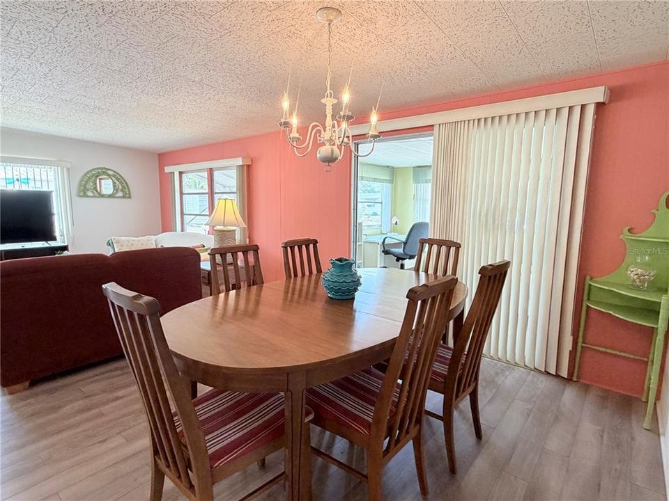For Sale: $115,000 (2 beds, 2 baths, 1186 Square Feet)